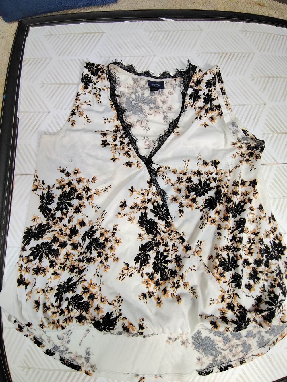 Daytrip White Floral Wrap Tank with Black Lace Trim‎ and Gold Accents
